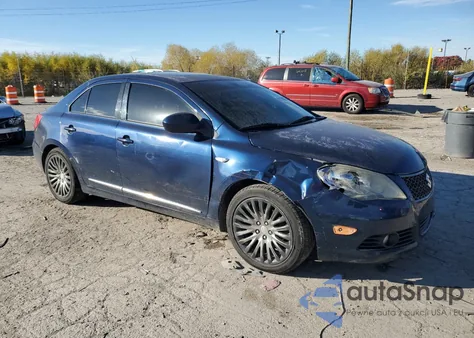 2010 Suzuki Kizashi Sls z USA, uszkodzony, nr VIN JS2RF9A73A6100331